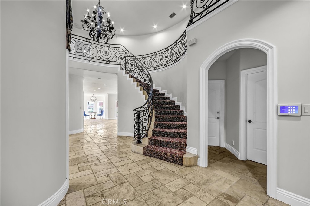 5128 Avenida Hacienda