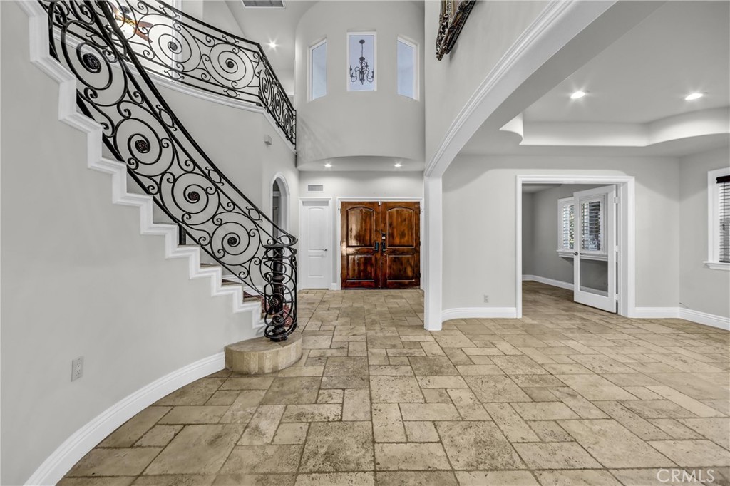 5128 Avenida Hacienda