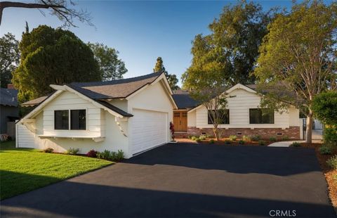 Photo of 6611 Glade Ave, Woodland Hills, CA 91303 (MLS # CV26083169)