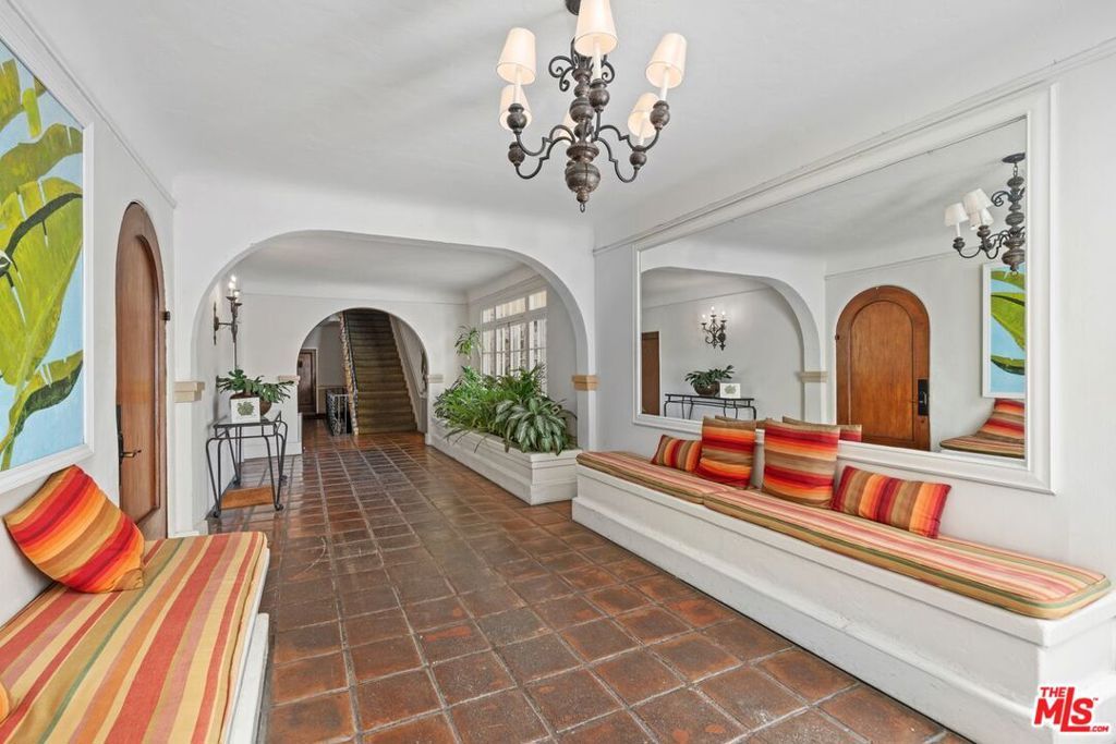 Photo of 1345 N Hayworth Avenue #206, West Hollywood, CA 90046 (MLS # 25604105)