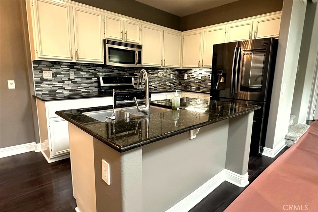 385 W Mountain Holly