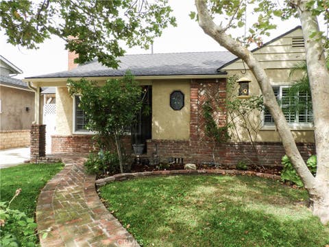 Photo of 615 S Sparks ST, Burbank, CA 91506 (MLS # GD26124943)
