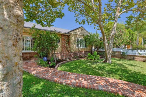 Photo of 615 S Sparks ST, Burbank, CA 91506 (MLS # GD26124943)