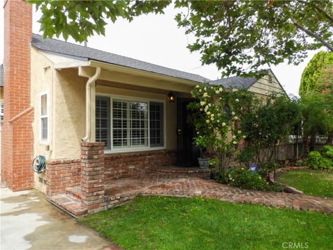 Photo of 615 S Sparks ST, Burbank, CA 91506 (MLS # GD26124943)