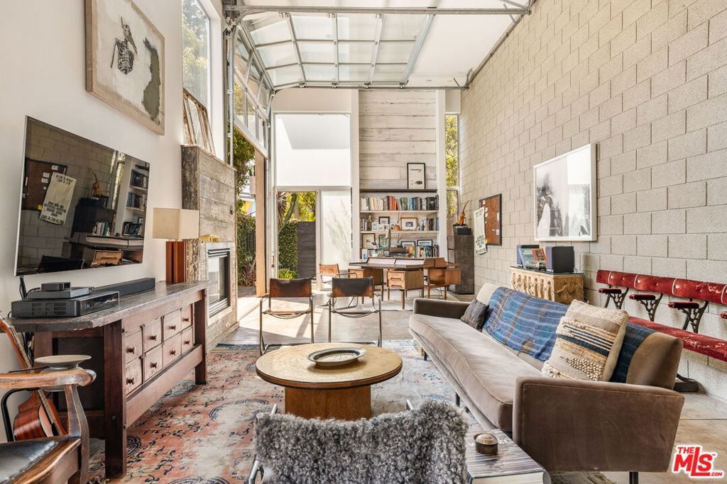 Photo of 1628 Electric Avenue, Venice, CA 90291 (MLS # 26832473)