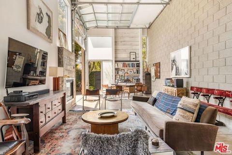 Photo of 1628 Electric Avenue, Venice, CA 90291 (MLS # 26832473)