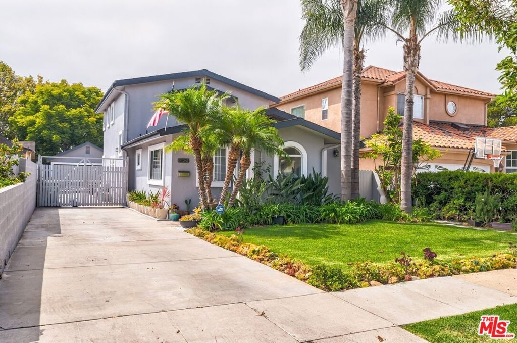Photo of 10824 Westminster Avenue, Los Angeles, CA 90034 (MLS # 25600477)
