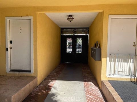 Photo of 5105 Woodman Avenue #3, Sherman Oaks, CA 91423 (MLS # SR25236040)