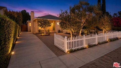 Photo of 4706 Cartwright Avenue, Toluca Lake, CA 91602 (MLS # 26848689)
