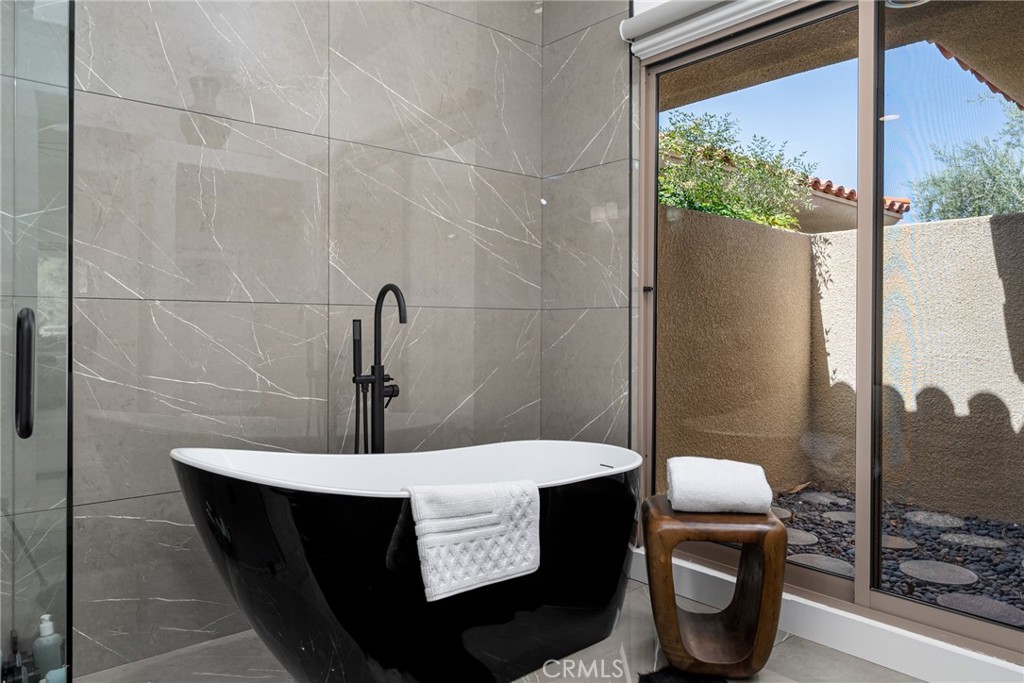 Rancho Mirage C.C. (32169) - Residential