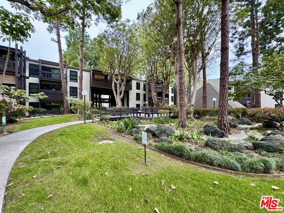 7740 Redlands Street M2069