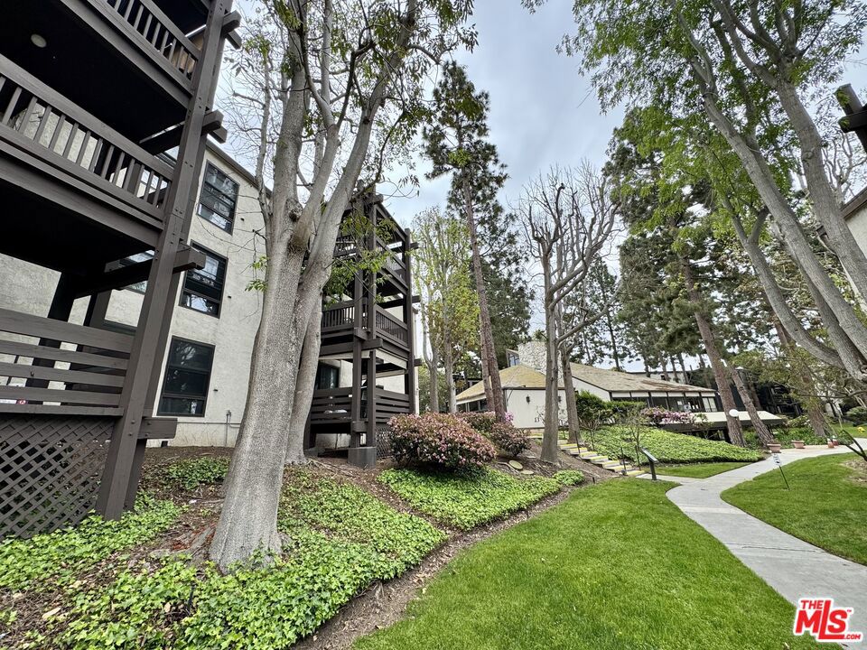 7740 Redlands Street M2069