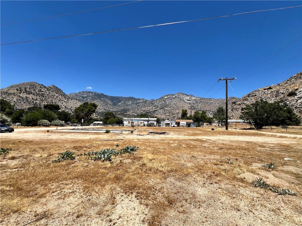 8136 Rocky Hill