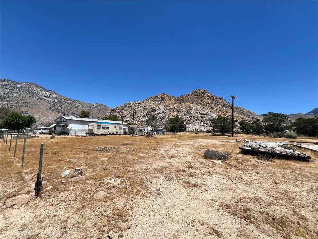 8136 Rocky Hill