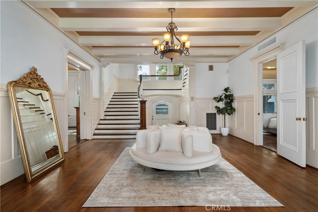 182 S Orange Grove