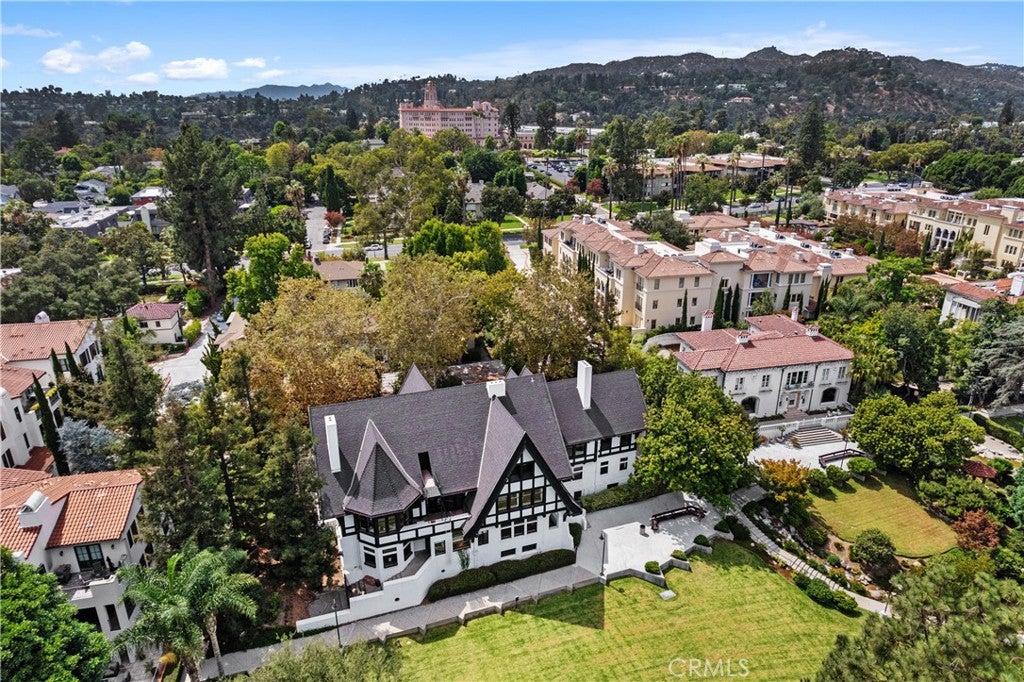 182 S Orange Grove