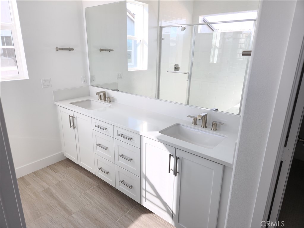 Outlook (OUTLOOK5P) - Residential Lease