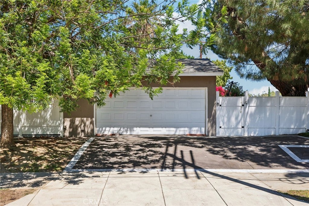 6616 Yolanda Avenue