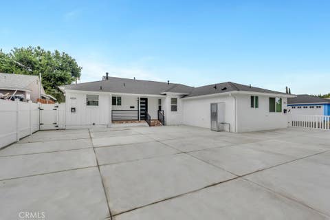 Photo of 6852 Claire Avenue, Reseda, CA 91335 (MLS # SR26119205)