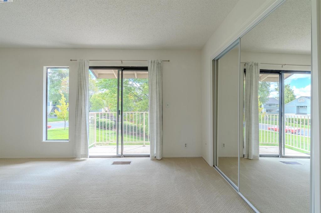 LIVERMORE DOWNS - Residential