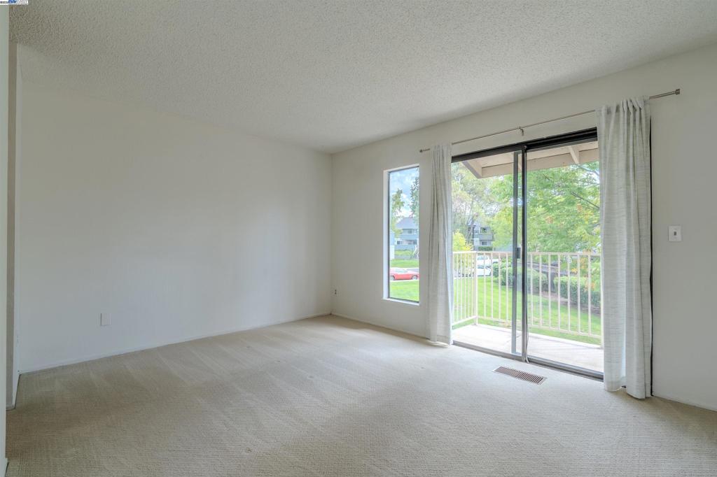 LIVERMORE DOWNS - Residential