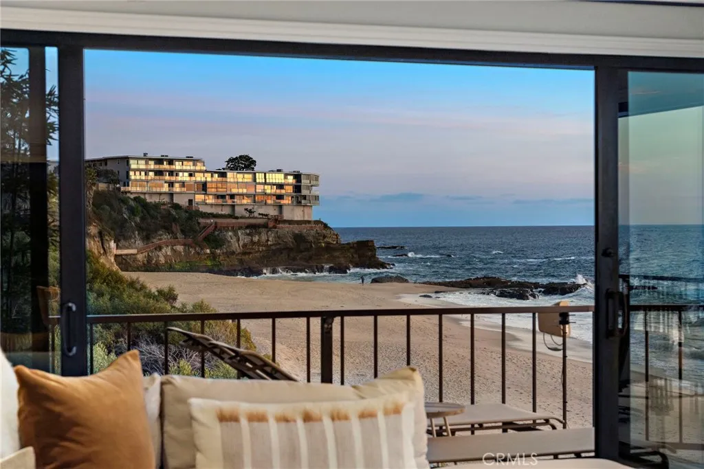 Laguna Beach, California 92651, United States, 3 Bedrooms Bedrooms, ,2 BathroomsBathrooms,Residential,Active,3132