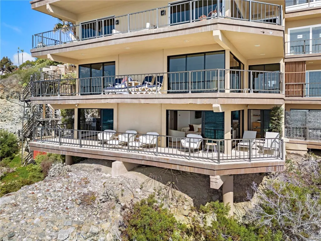 Laguna Beach, California 92651, United States, 3 Bedrooms Bedrooms, ,2 BathroomsBathrooms,Residential,Active,3132