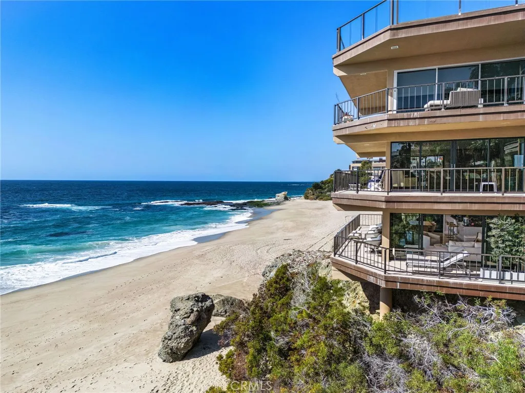 Laguna Beach, California 92651, United States, 3 Bedrooms Bedrooms, ,2 BathroomsBathrooms,Residential,Active,3132