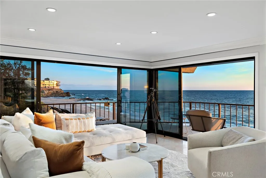 Laguna Beach, California 92651, United States, 3 Bedrooms Bedrooms, ,2 BathroomsBathrooms,Residential,Active,3132