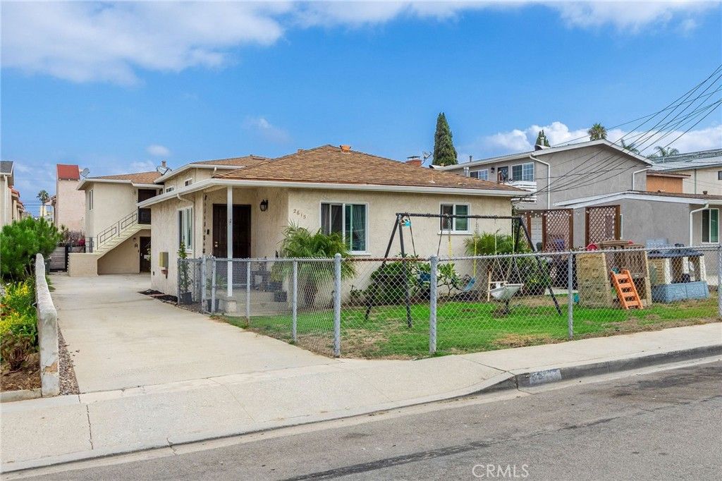 Photo of 2615 Rockefeller Ln, Redondo Beach, CA 90278 (MLS # SB25231888)