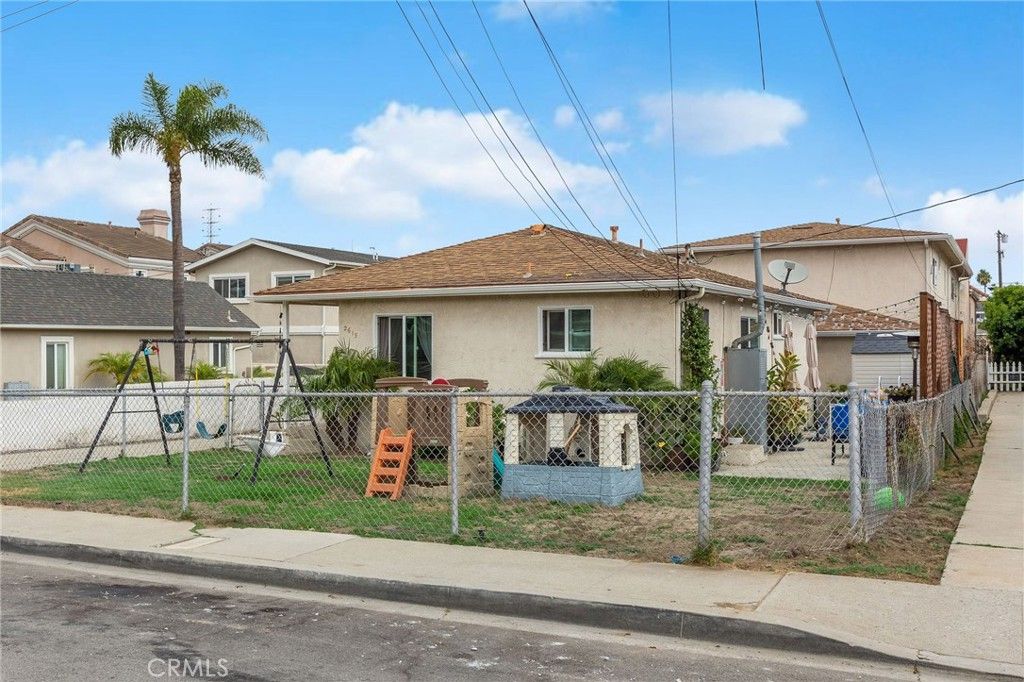 Photo of 2615 Rockefeller Ln, Redondo Beach, CA 90278 (MLS # SB25231888)