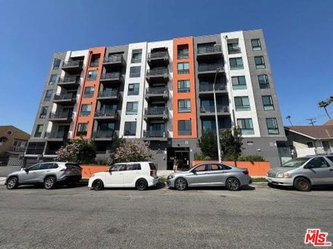Photo of 955 Fedora Street #302, Los Angeles, CA 90006 (MLS # 26666813)