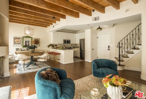 Photo of 4360 Ventura Canyon Avenue #3, Sherman Oaks, CA 91423 (MLS # 26663705)