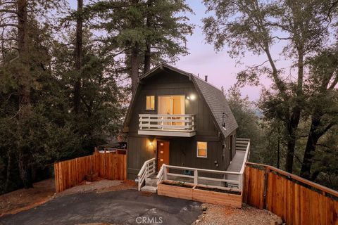 Photo of 989 Calanda Dr, Crestline, CA 92325 (MLS # IG25266129)