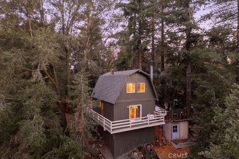 Photo of 989 Calanda Dr, Crestline, CA 92325 (MLS # IG25266129)