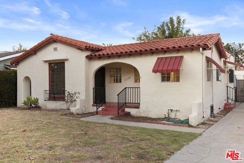 Photo of 3507 Garden Avenue, Los Angeles, CA 90039 (MLS # 26102812)