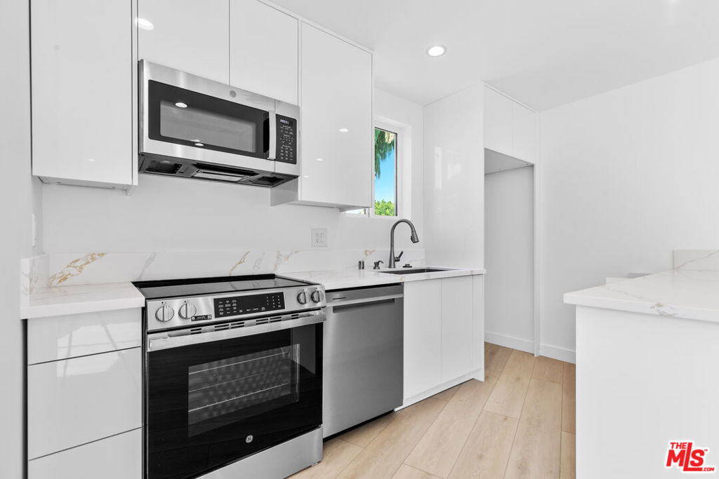 Be the first to live in this brand-new 3-bedroom, 2-bathroom ADU located in a peaceful residential neighborhood of Tujunga. This beautifully constructed unit features recessed lighting, laminate flooring, quartz countertops, and sleek stainless steel appliances throughout. With a stackable laundry hookup, modern design, and high-quality finishes, this home offers both style and convenience. Enjoy stunning mountain views in a quiet setting, while benefiting from solar power, keeping your electric bill to a minimumtenant only pays electricity. A rare opportunity to enjoy new construction in a serene, scenic location!