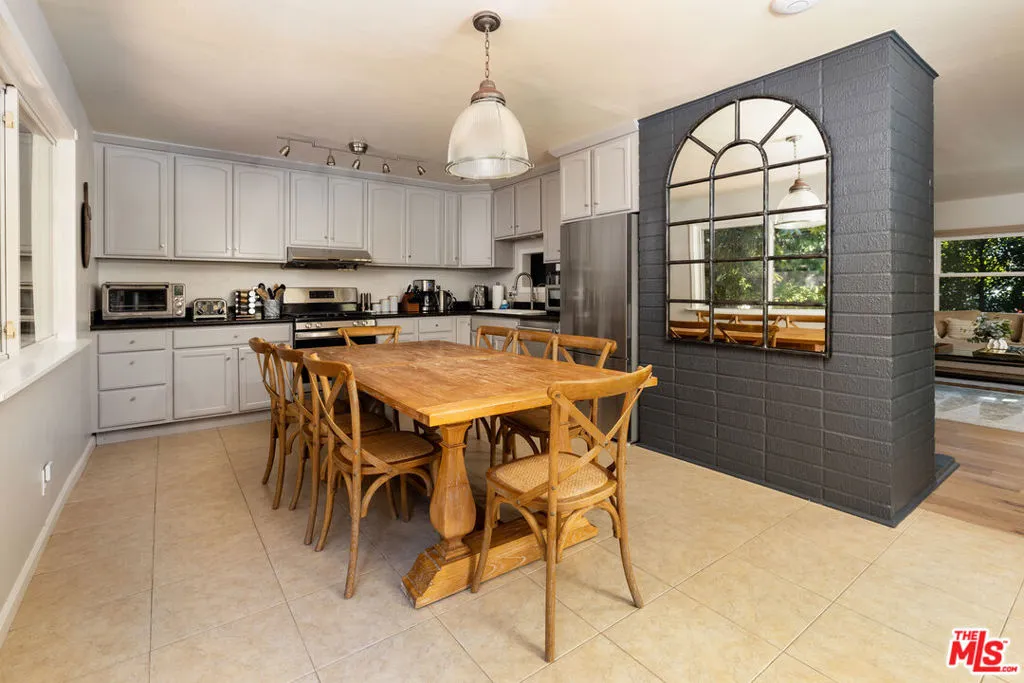 Santa Barbara, California 93109, United States, 5 Bedrooms Bedrooms, ,4 BathroomsBathrooms,Residential,Active,225697