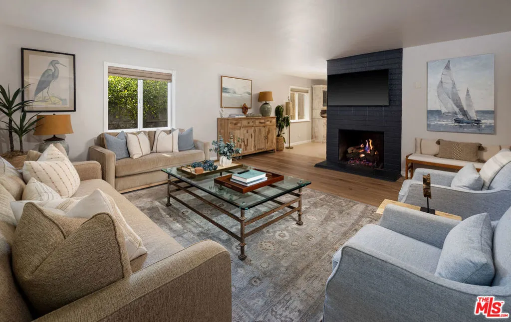 Santa Barbara, California 93109, United States, 5 Bedrooms Bedrooms, ,4 BathroomsBathrooms,Residential,Active,225697