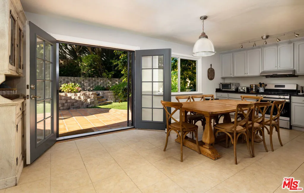 Santa Barbara, California 93109, United States, 5 Bedrooms Bedrooms, ,4 BathroomsBathrooms,Residential,Active,225697