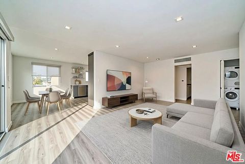 Photo of 425 S Willaman Drive #204, Los Angeles, CA 90048 (MLS # 26658201)