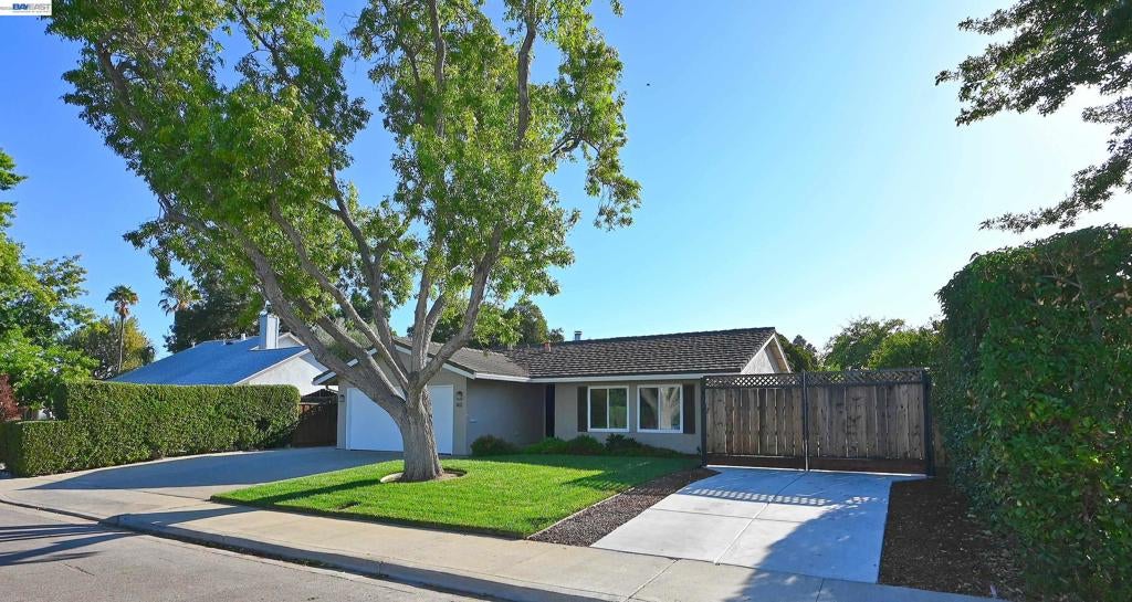 481 Egret Road