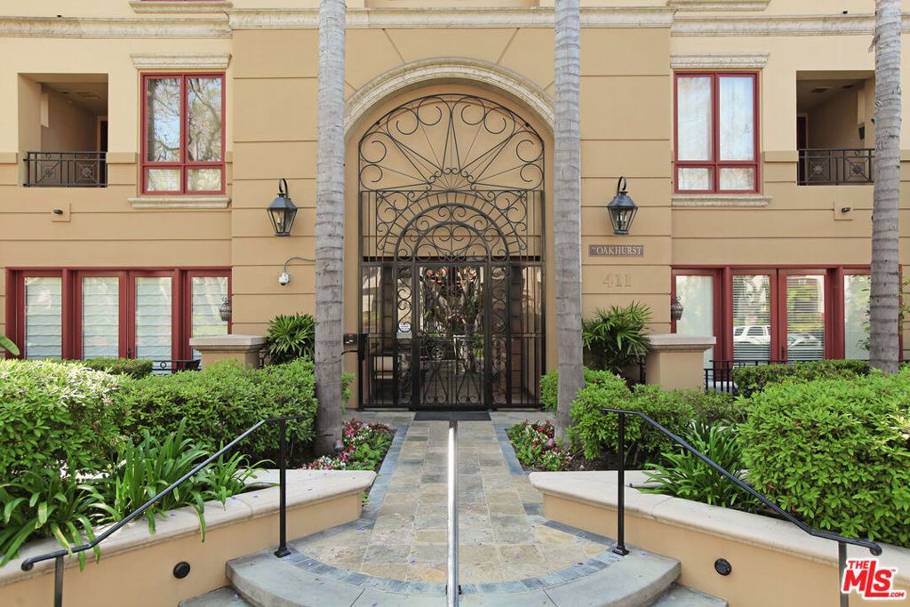 Photo of 411 N Oakhurst Drive #404, Beverly Hills, CA 90210 (MLS # 26672489)