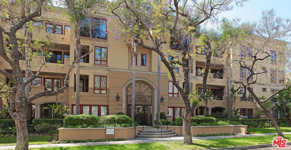 Photo of 411 N Oakhurst Drive #404, Beverly Hills, CA 90210 (MLS # 26672489)
