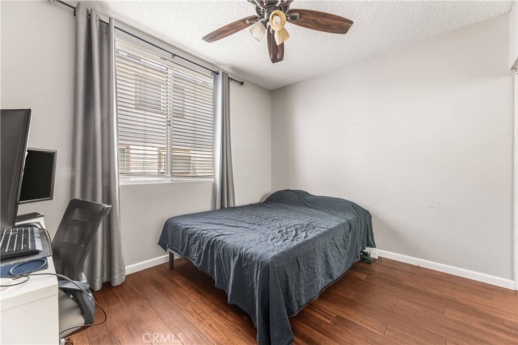 11150 Glenoaks Boulevard 37