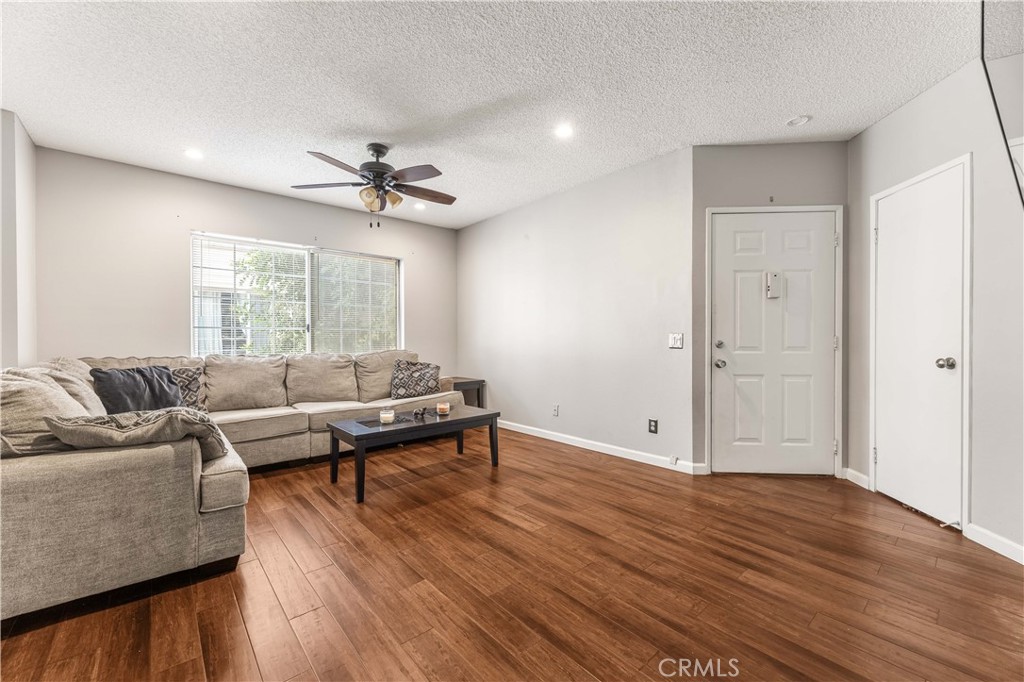 11150 Glenoaks Boulevard 37