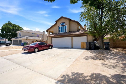 Photo of 4722 E Avenue R4, Palmdale, CA 93552 (MLS # SR26170959)
