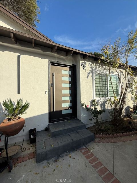 Photo of 9416 Yolanda Avenue, Northridge, CA 91324 (MLS # SR26028688)