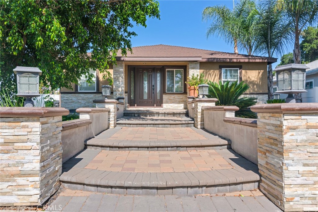 924 Wyval Avenue