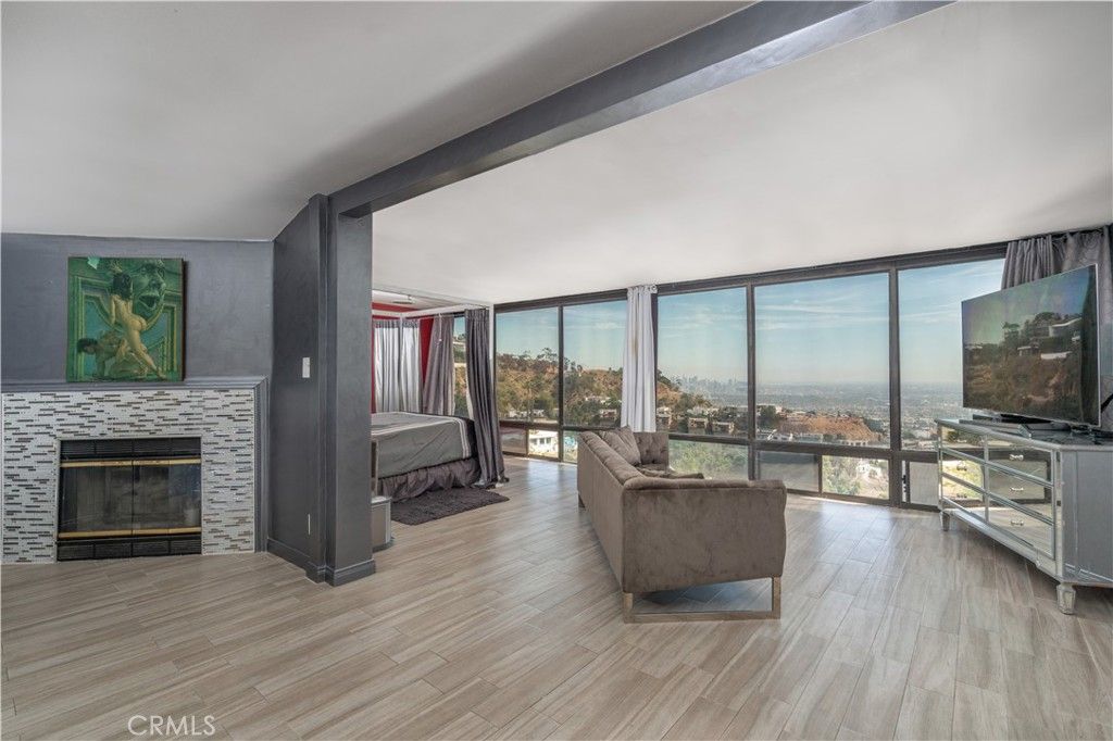 Photo of 2189 Sunset Plaza Drive, Los Angeles, CA 90069 (MLS # SR25200155)